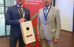 Prezydent Burzyński i przedstawiciel firmy Bud Region