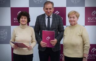 Podpisanie umów z organizacjami pozarządowymi 