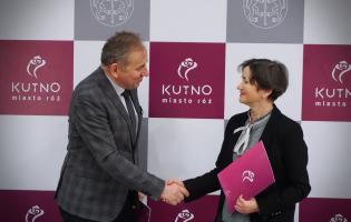 Podpisanie umów z organizacjami pozarządowymi 