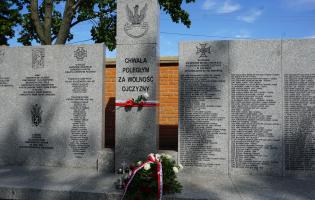Hołd poległym