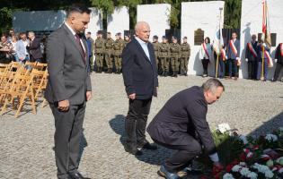 W hołdzie Bohaterom