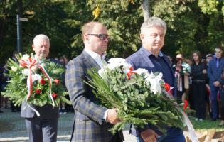 W hołdzie Bohaterom