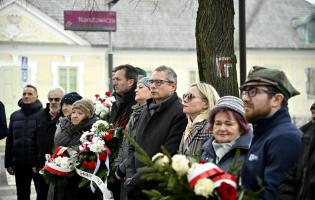 W hołdzie powstańcom