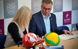 Podpisanie umów na Mój Pierwszy Trening