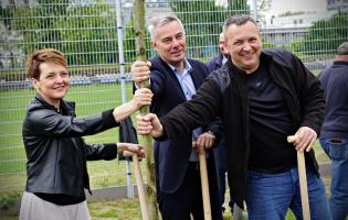 35 drzew na 35-lecie samorządu