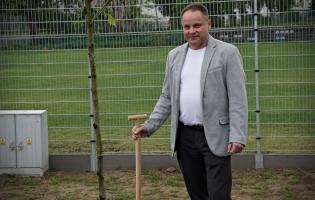 35 drzew na 35-lecie samorządu
