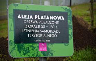 35 drzew na 35-lecie samorządu